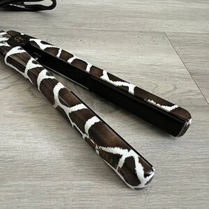 Small Flat Iron Giraffe print